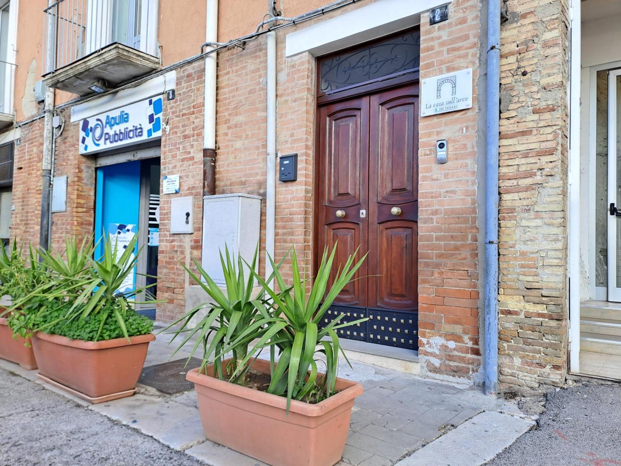 La Casa Sull Arco Bed & Breakfast Lucera Exterior photo